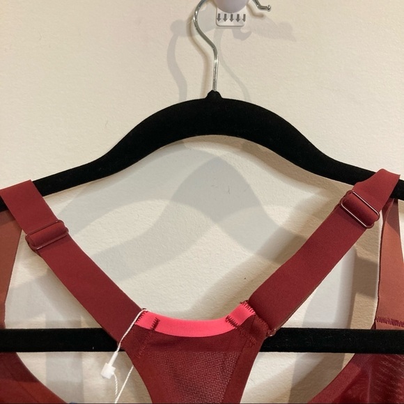 BROOKS Sz 38B Sports Bra Sweat Wicking Padded Adjustable Straps NWT - Picture 4 of 7